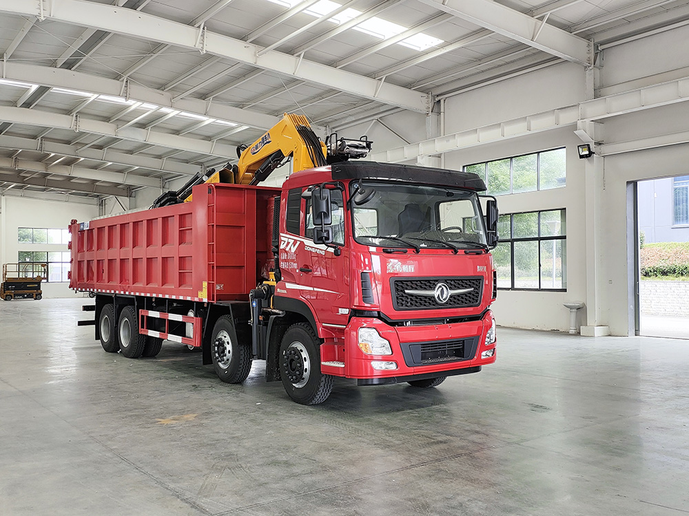 东风D7V前四后八抓斗式垃圾车