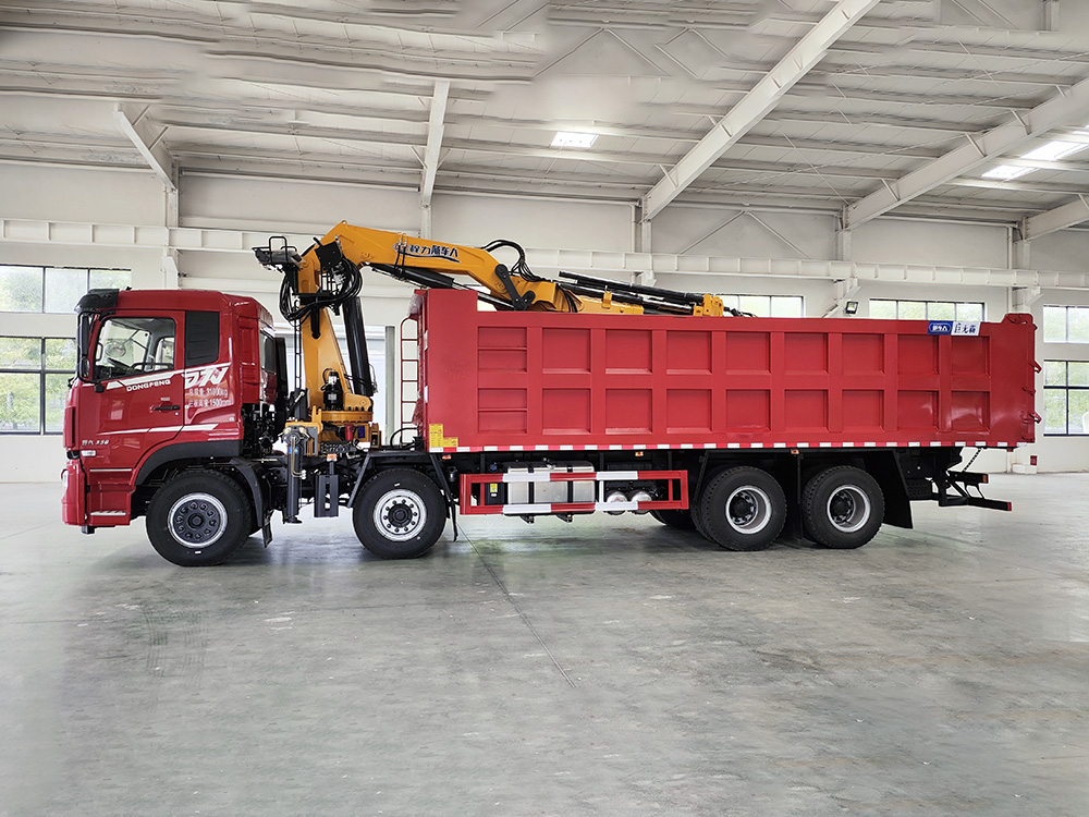 东风D7V前四后八抓斗式垃圾车