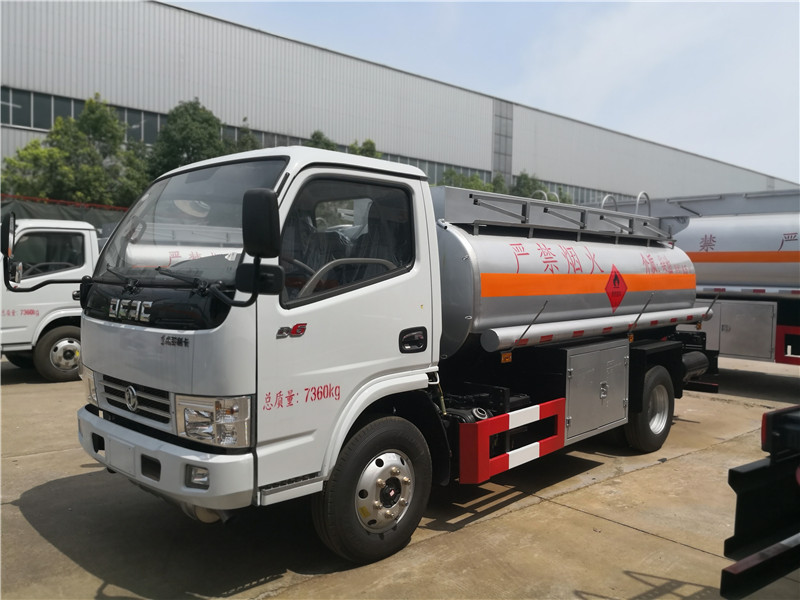 东风多利卡4.5方 加油车