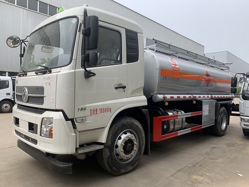 12.65方 东风多利卡油罐车