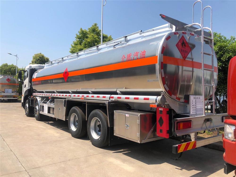 25.2 东风天龙前四后八铝合金运油车