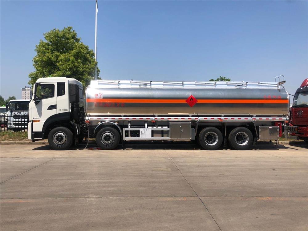 25.2 东风天龙前四后八铝合金运油车