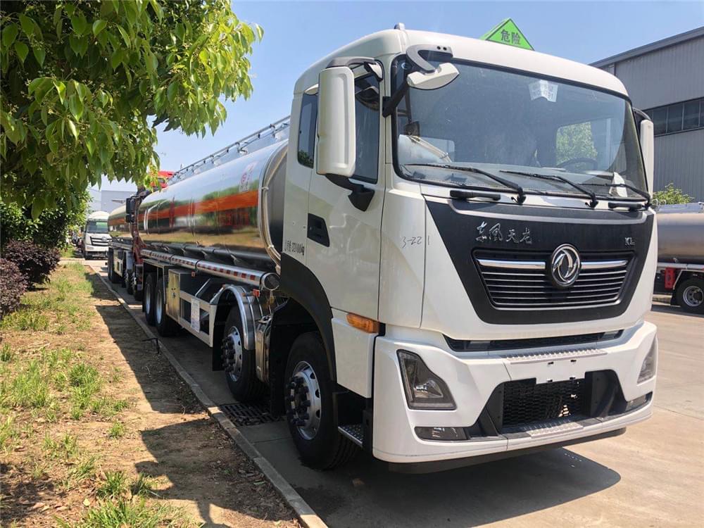 25.2 东风天龙前四后八铝合金运油车