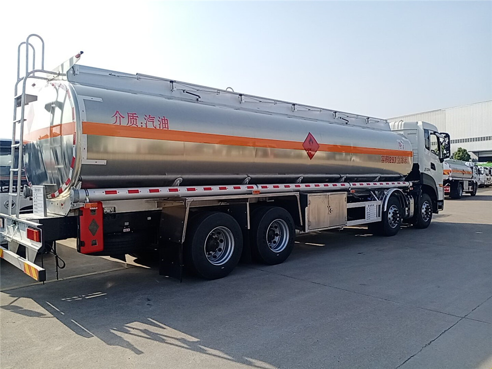 29.7方 前四后八东风天龙350马力油罐车