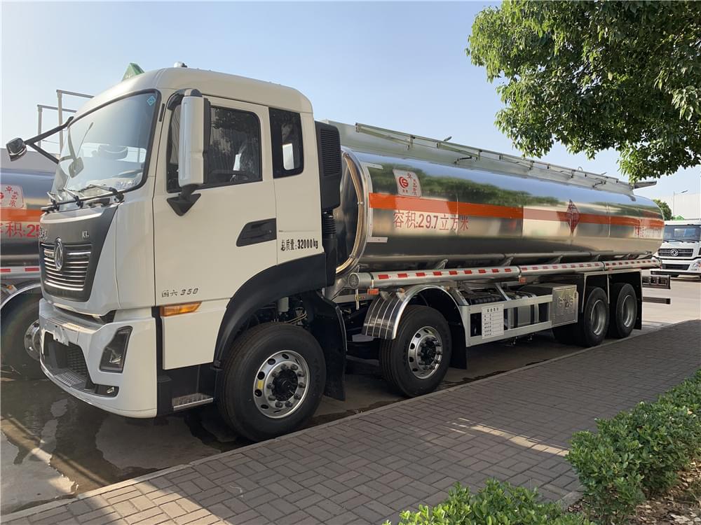 29.7方 前四后八东风天龙350马力油罐车