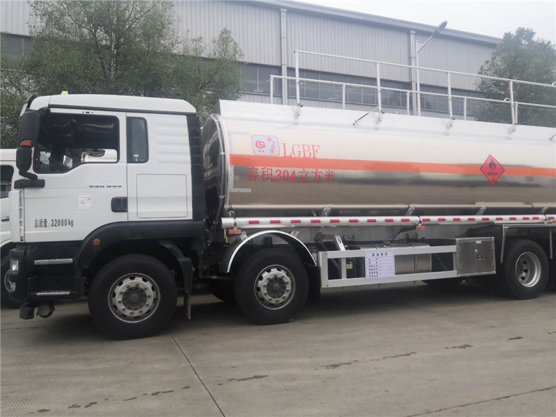 30.4方铝合金油罐车-31方油罐车可装26吨