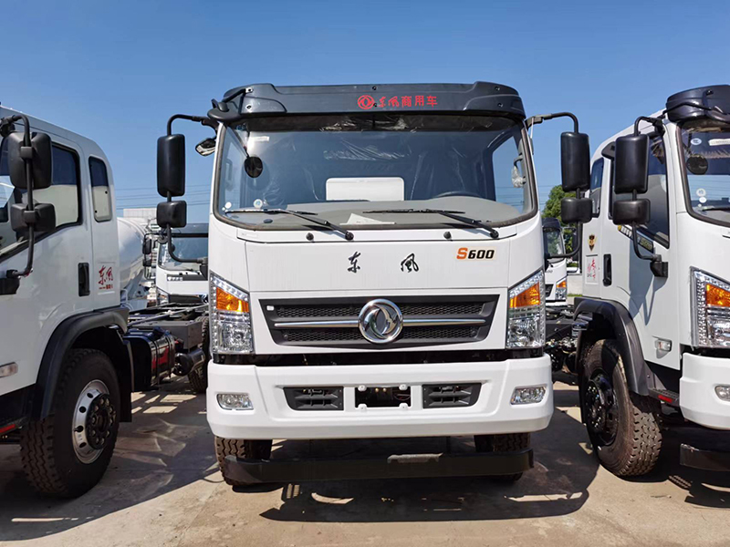 东风S600单桥5.5搅拌车