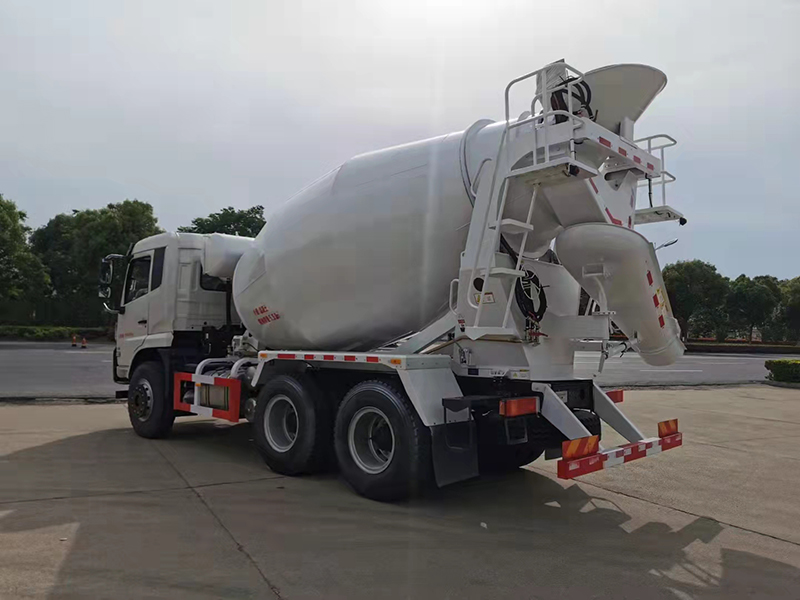 航天万山 后八轮搅拌车