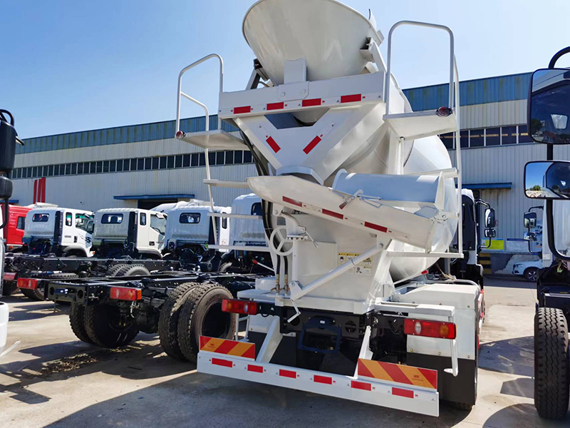 东风S600单桥5.5搅拌车