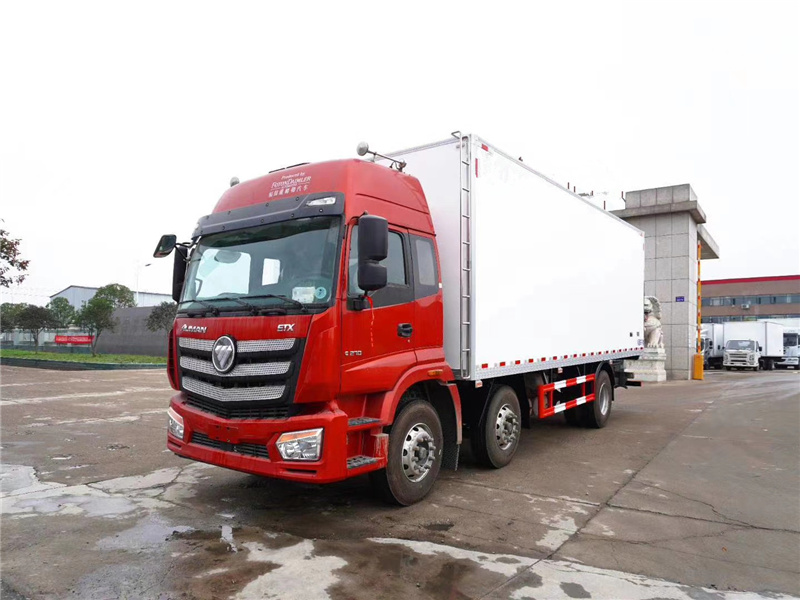福田欧曼ETX(高顶双卧)小三轴冷藏车