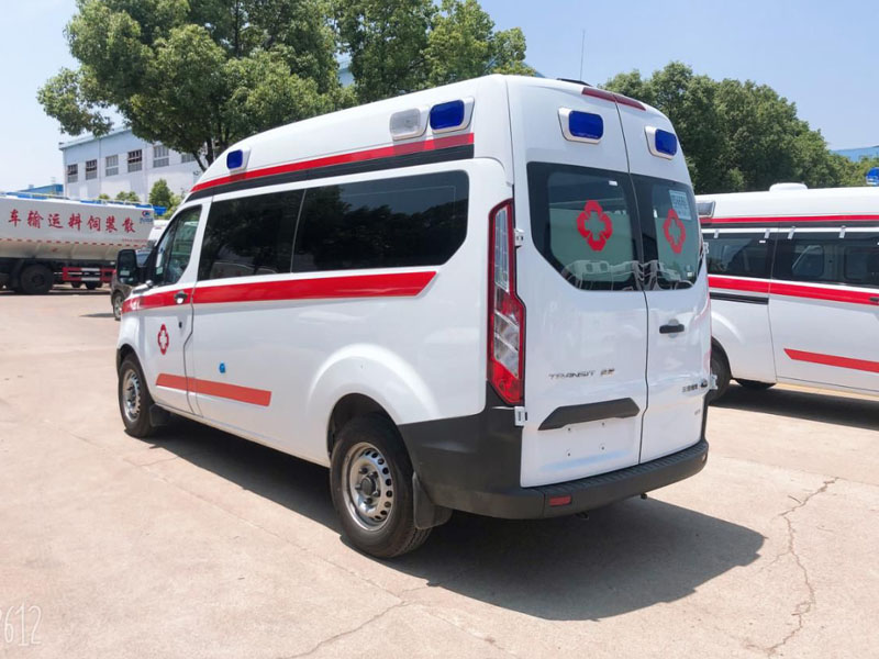 福特V362中轴中顶监护型救护车(汽油)