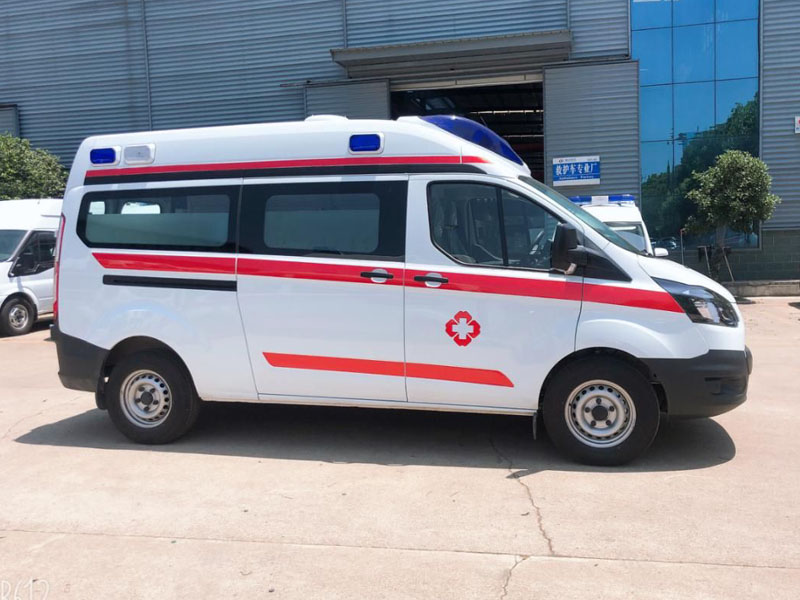 福特V362中轴中顶监护型救护车(汽油)