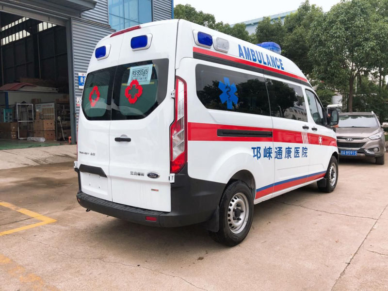 福特V362中轴中顶负压监护型救护车(长排警灯)