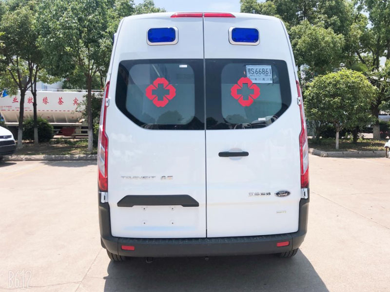 福特V362中轴中顶负压监护型救护车(长排警灯)