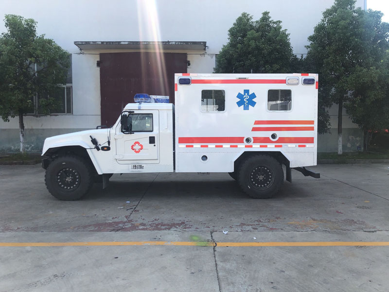 东风猛士越野型救护车(柴油)